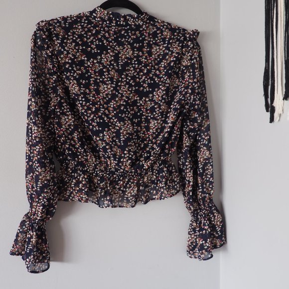 Blouse with ruffles and bell sleeves - Picture 3 of 3